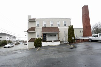 Dearborn House in Hampton, NH - Building Photo - Building Photo