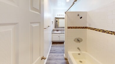 5th Street Apartments- Luxurious Bedrooms with Covered Parking! Call Now! in Los Angeles, CA - Building Photo - Floor Plan