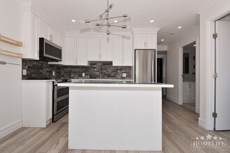 10777 University Dr in Surrey, BC - Building Photo - Building Photo