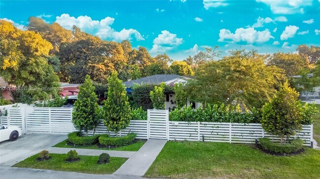 532 NW 100th St in Miami, FL - Building Photo - Building Photo