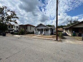 1321 Muncey St in San Antonio, TX - Building Photo - Building Photo