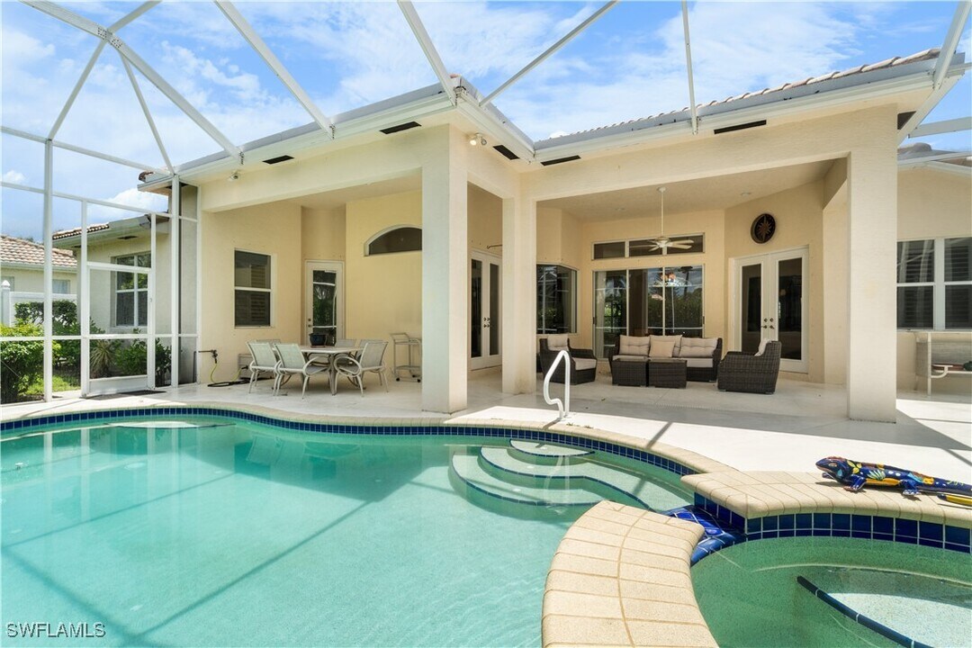 1478 Serenity Cir in Naples, FL - Building Photo