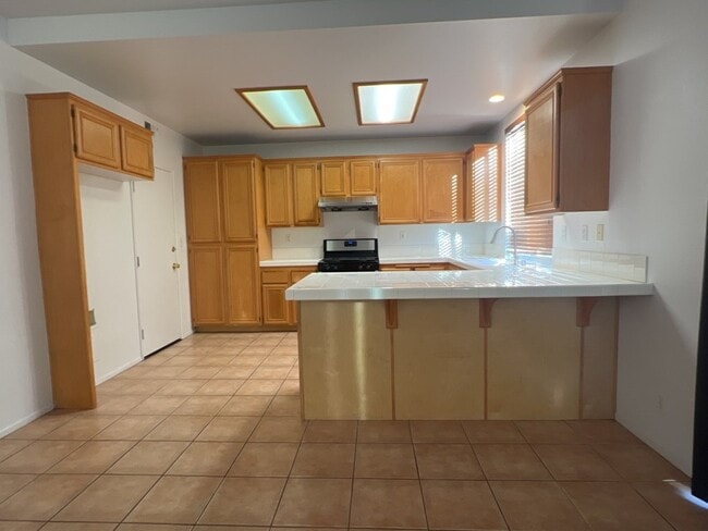 339 Oakwood Ct in Corona, CA - Building Photo - Building Photo