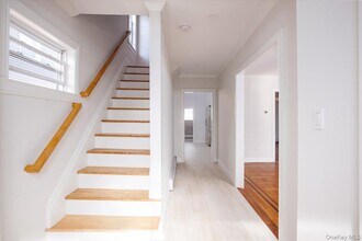 310 Columbus Pkwy in Mineola, NY - Building Photo - Building Photo