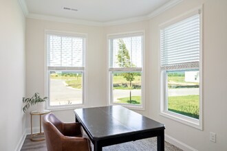 470 Wheatfield Rd in Fletcher, NC - Foto de edificio - Building Photo