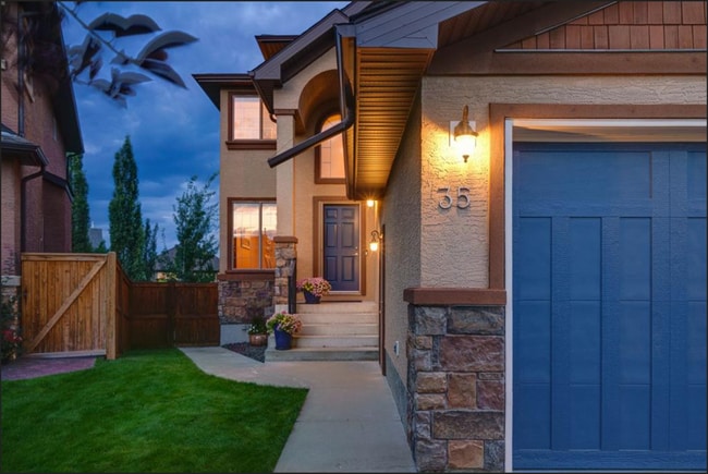 35 Tremblant Pt SW in Calgary, AB - Building Photo - Building Photo