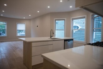 14 Willis St, Unit #1 in Boston, MA - Building Photo - Building Photo