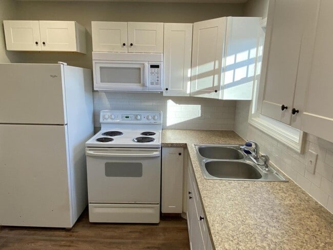115 Dogwood in Yadkinville, NC - Building Photo - Building Photo