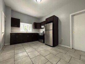 144 E Jersey St in Elizabeth, NJ - Building Photo