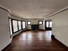 245-247 Oakdale Ave in Akron, OH - Building Photo - Building Photo