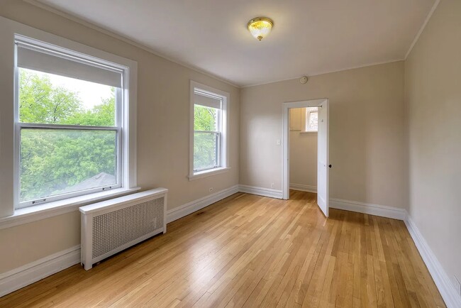 Renovated Units Blocks From The Lake in Evanston, IL - Building Photo - Interior Photo