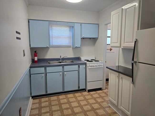 551 E Miracle Strip Pkwy in Mary Esther, FL - Building Photo - Building Photo