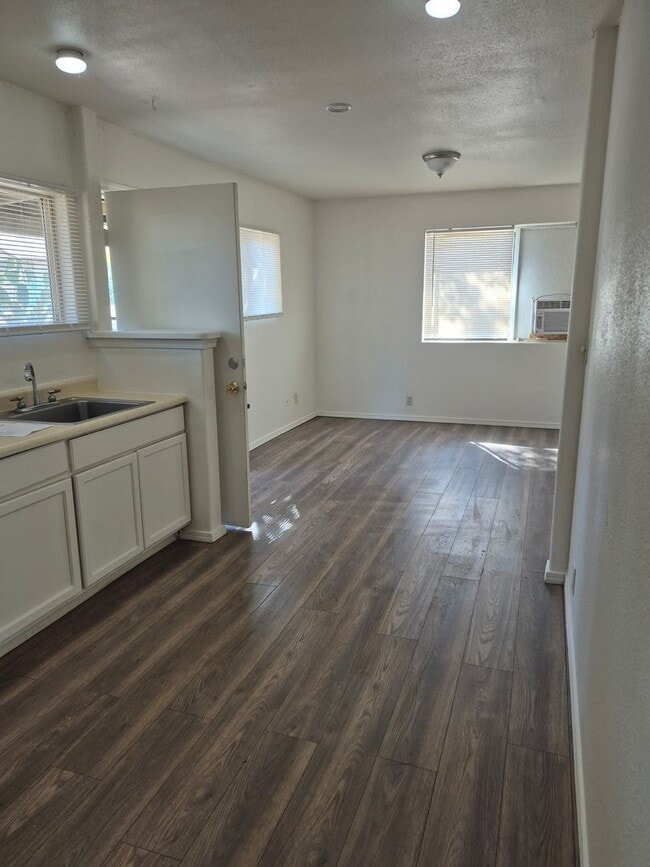 Arrowhead in Clearlake, CA - Foto de edificio - Building Photo