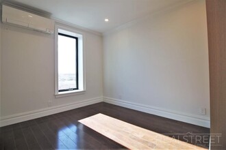 54 Van Dyke St in Brooklyn, NY - Building Photo - Floor Plan