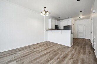 2101 Town Centre Dr in Round Rock, TX - Building Photo - Building Photo