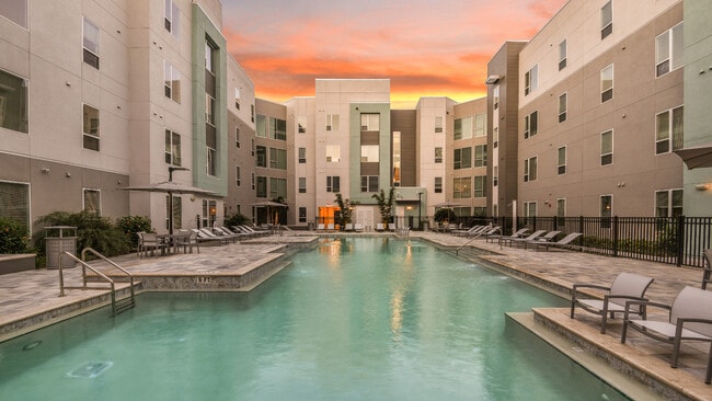 The Tiffany at Maitland West in Orlando, FL - Building Photo - Building Photo