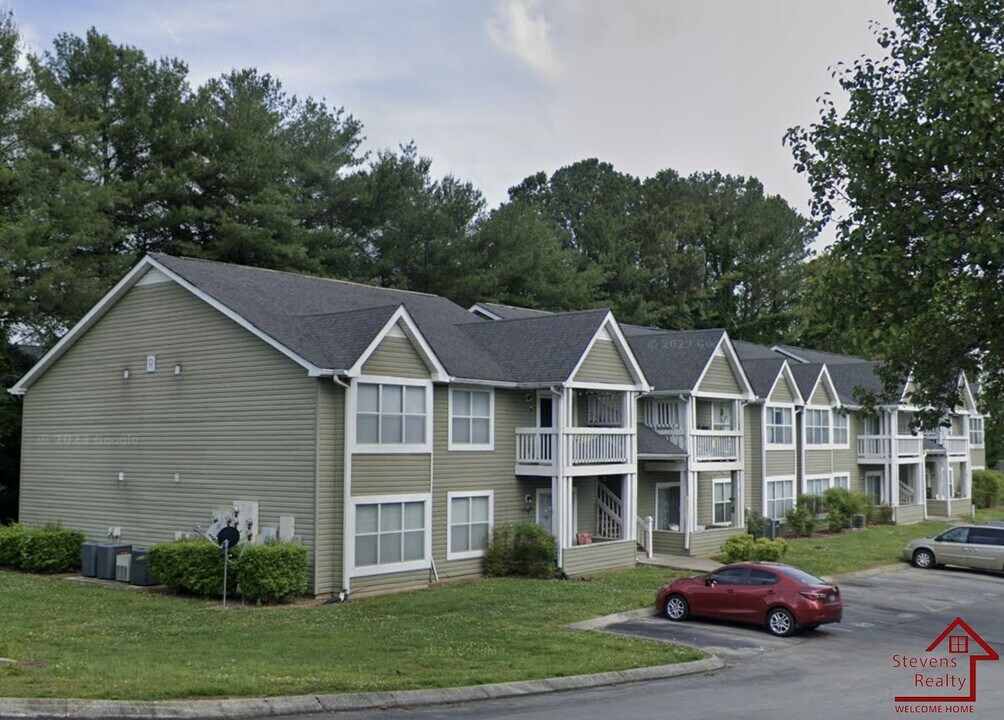 430 Oriole Dr in McMinnville, TN - Foto de edificio