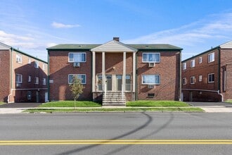 430 Ridge Rd in Lyndhurst, NJ - Foto de edificio - Building Photo