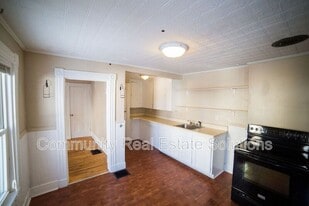 11 Cottage St in Bangor, ME - Building Photo