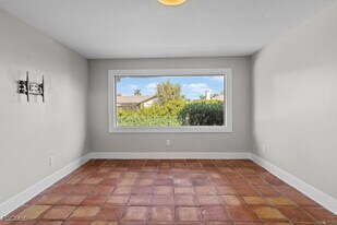 1384 Burgundy Dr in Ft. Myers, FL - Building Photo