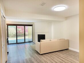 28 Apple Tree Hill Rd in Hopkinton, MA - Building Photo - Building Photo