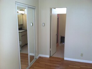 230 39th St, Unit #H in Manhattan Beach, CA - Foto de edificio - Building Photo