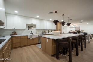 7837 E Crestwood Way in Scottsdale, AZ - Building Photo