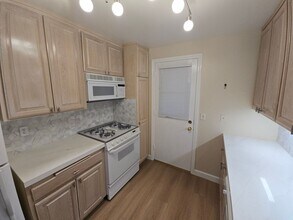 11311 Tampa Ave in Los Angeles, CA - Building Photo - Building Photo