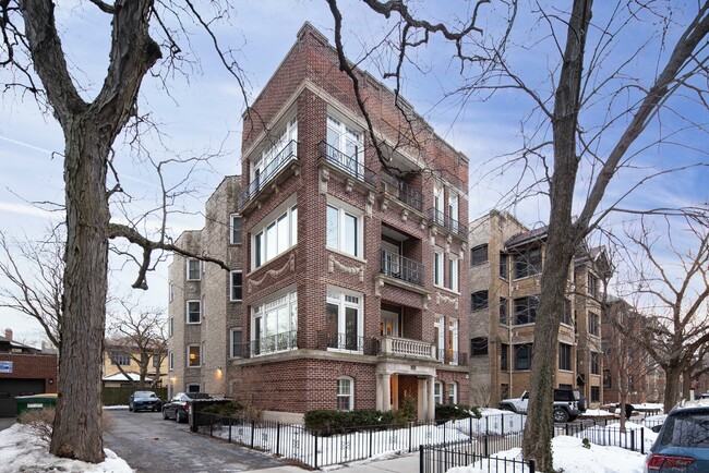 831 W Ainslie St in Chicago, IL - Building Photo - Building Photo