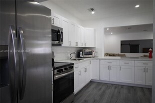 181 NE 121st St in North Miami, FL - Building Photo