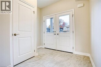 26 Willson Dr in Thorold, ON - Building Photo - Building Photo