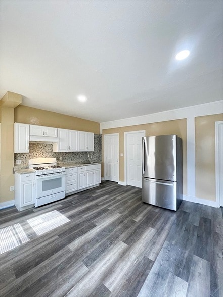 property at 15 8th Ave