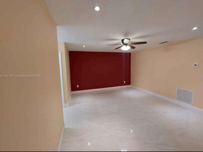 1050 SW 137th Ct in Miami, FL - Building Photo - Building Photo