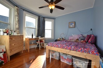 28 Palmer St, Unit 1 in Waltham, MA - Foto de edificio - Building Photo