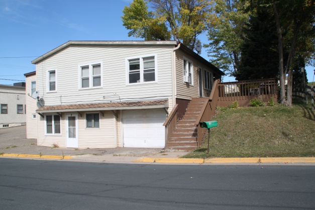 110 Loretto St in Loretto, MN - Foto de edificio - Building Photo