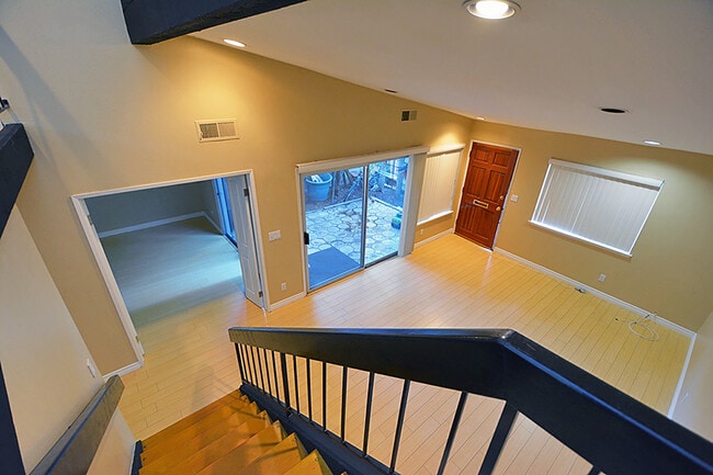 10051 Valley Circle Blvd in Chatsworth, CA - Building Photo - Building Photo