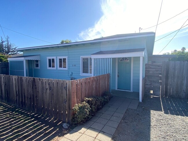 2705 Cedar Ave in Morro Bay, CA - Building Photo - Building Photo