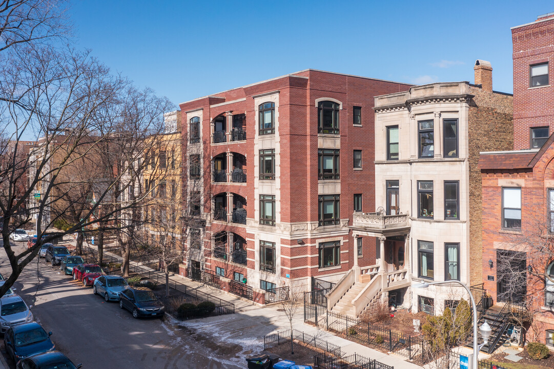 640 W Barry Ave in Chicago, IL - Foto de edificio