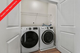 Woodview at Randolph in Randolph, MA - Foto de edificio - Building Photo