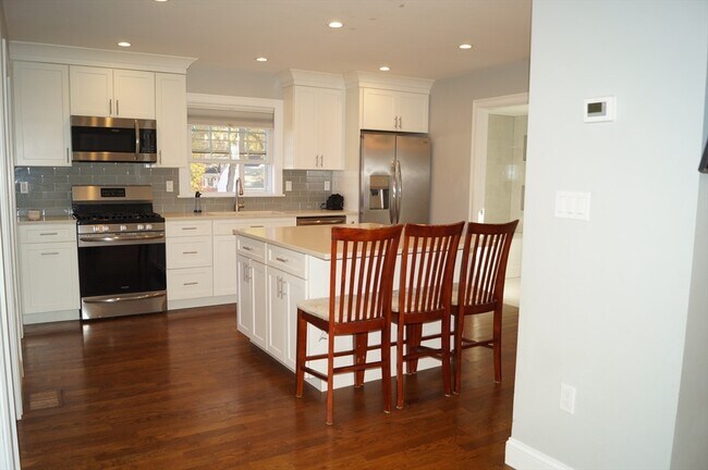 27 Stone St.-Unit -1 in Walpole, MA - Foto de edificio - Building Photo