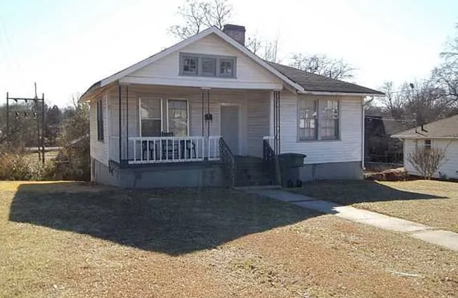 property at 1105 W 5th Ave