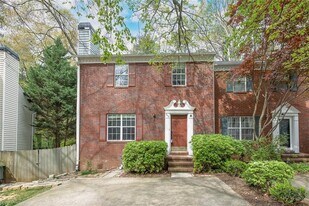 635 Anderson Walk in Marietta, GA - Building Photo