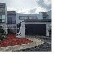 6526 Kendale Lakes Dr in Miami, FL - Building Photo
