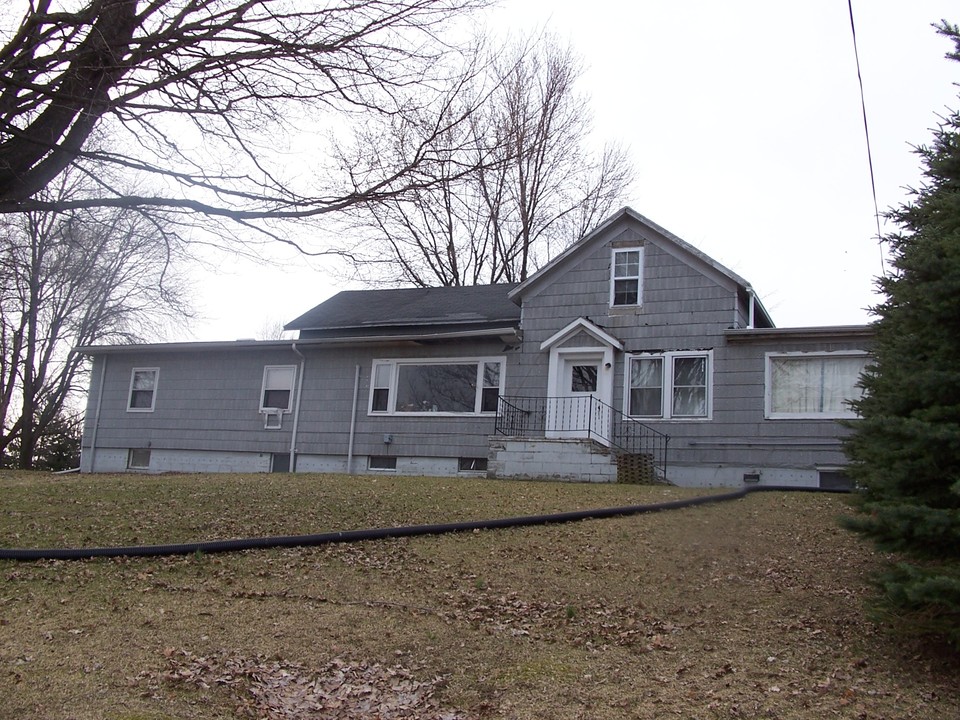 9120 Territorial Rd in Benton Harbor, MI - Foto de edificio