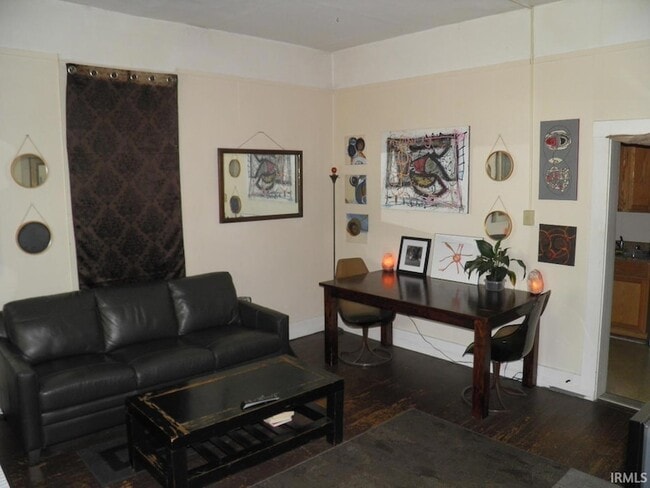 517 S Rogers St in Bloomington, IN - Foto de edificio - Building Photo