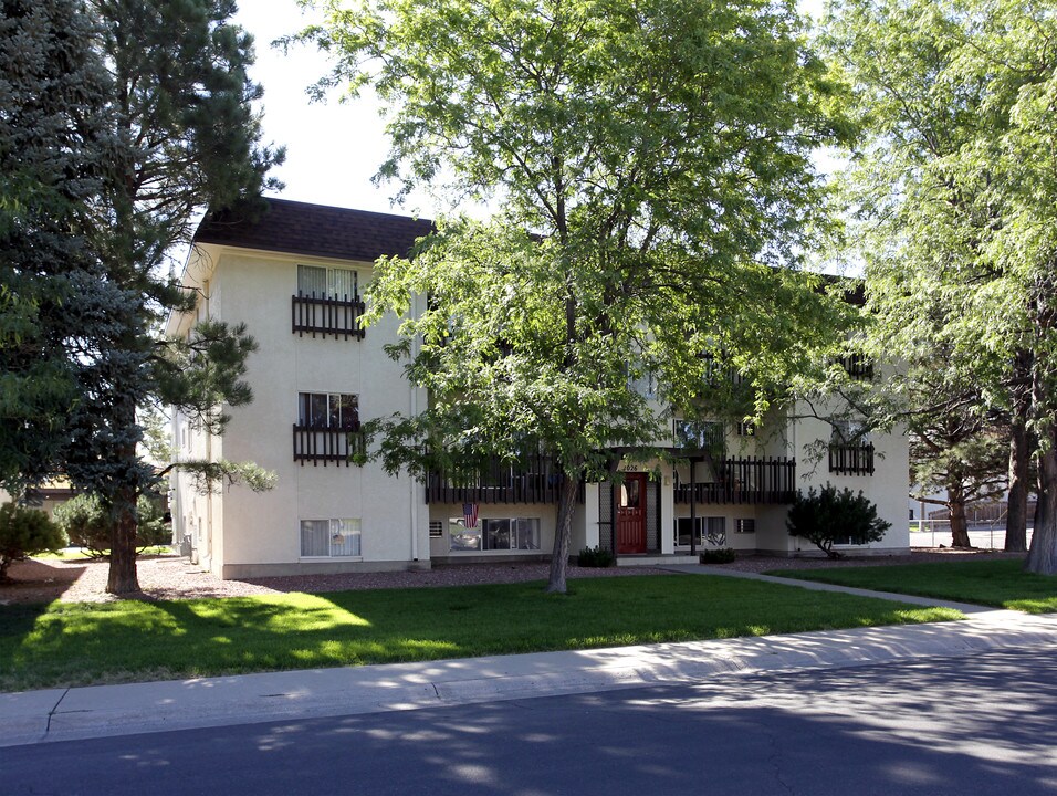 Oxford Pines in Pueblo, CO - Building Photo