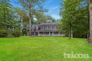 125 Tanglewood Dr in Fayetteville, GA - Building Photo