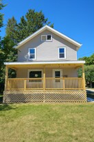 326 N Independence Ave in Rockford, IL - Building Photo