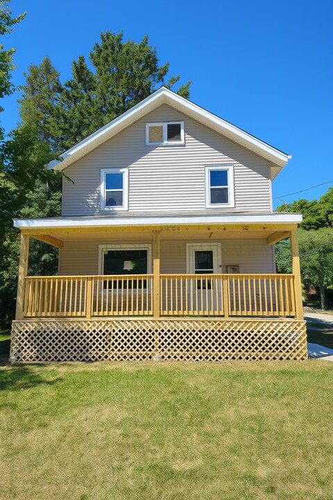 326 N Independence Ave in Rockford, IL - Building Photo