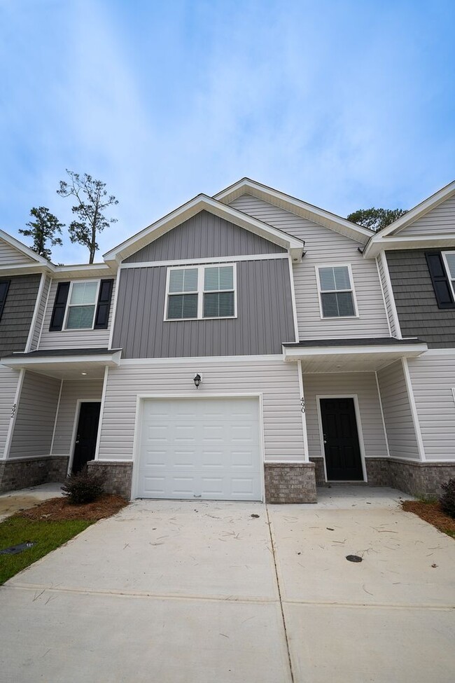 490 Gov Treutlen Cir in Pooler, GA - Foto de edificio - Building Photo